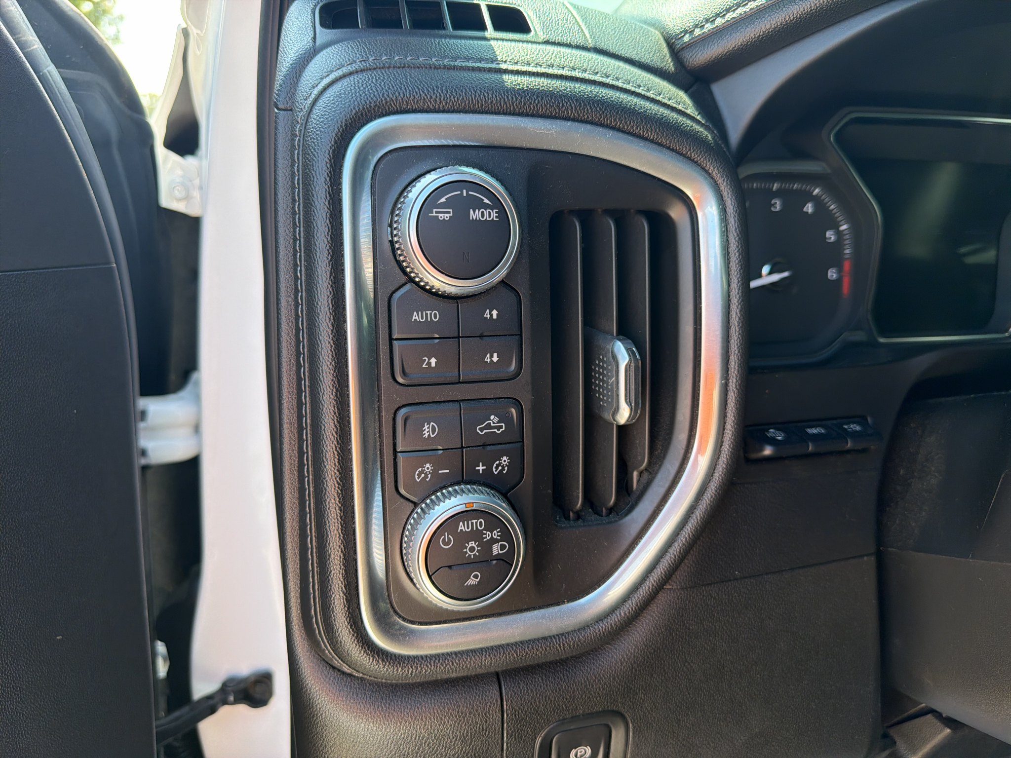 Used 2020 White Frost Tricoat GMC Denali image 10