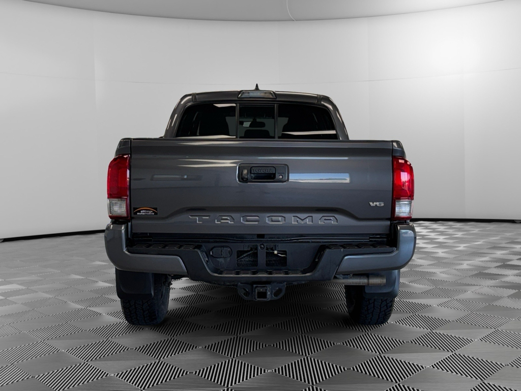 2016 Toyota Tacoma TRD Sport Double Cab photo 3