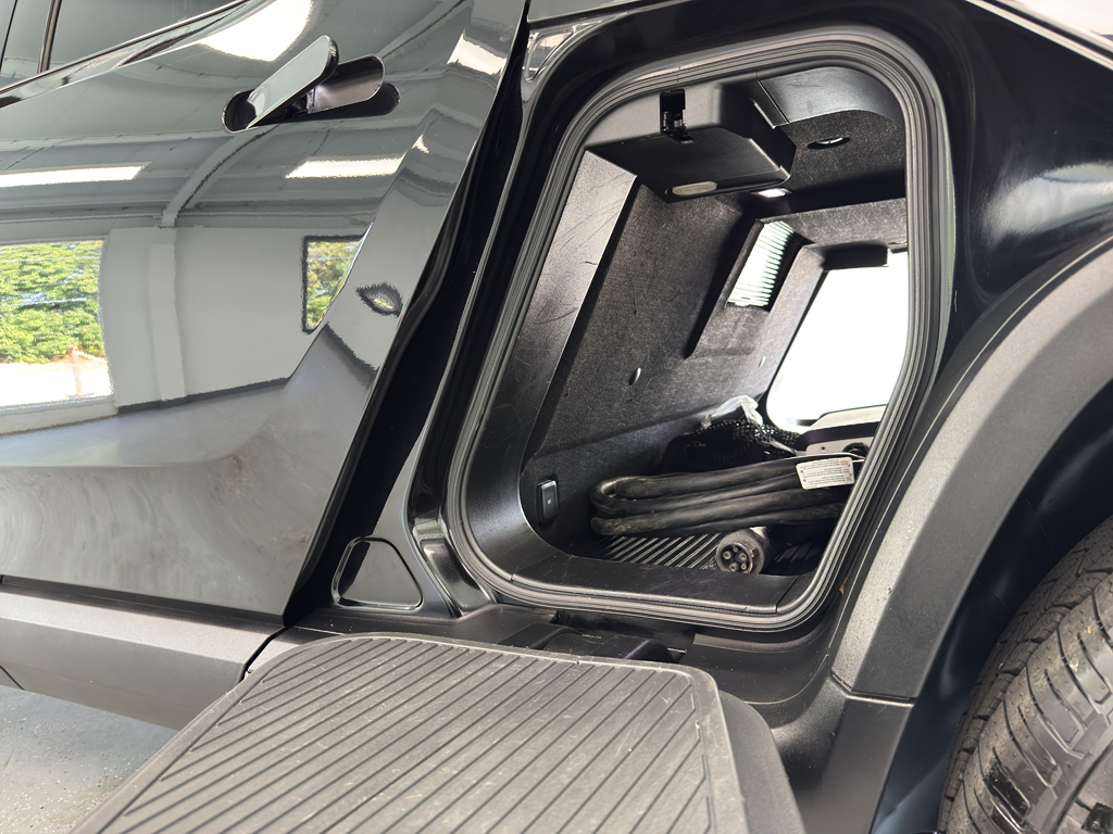 2022 Rivian R1T Launch Edition photo 35
