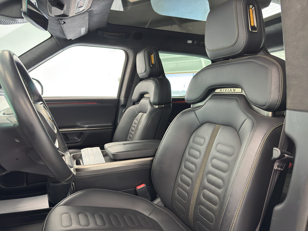 2022 Rivian R1T Launch Edition photo 12