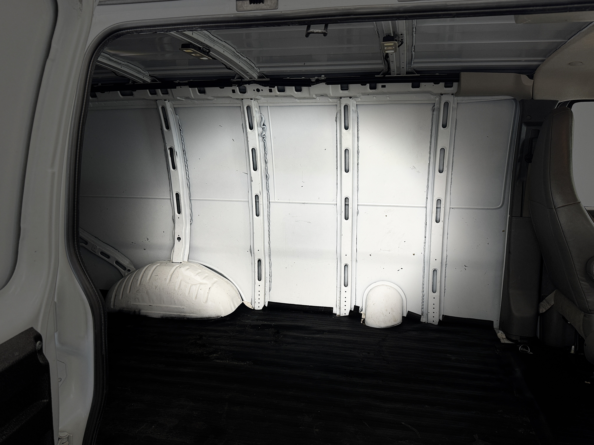 2019 Chevrolet Express Cargo Work Van - Photo 19