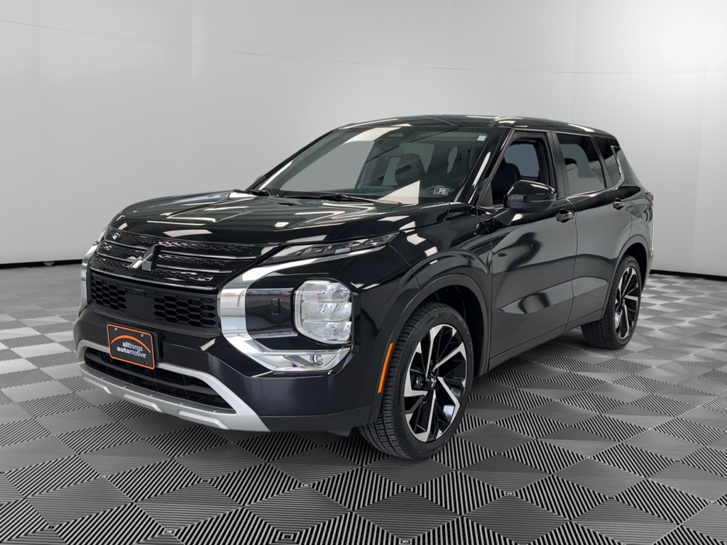 2023 Mitsubishi Outlander SE photo 3