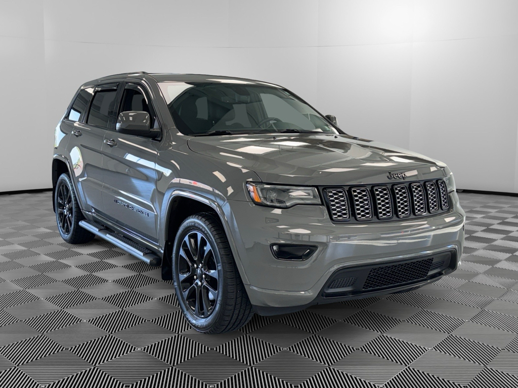 2022 Jeep Grand Cherokee Laredo X 4WD's photo