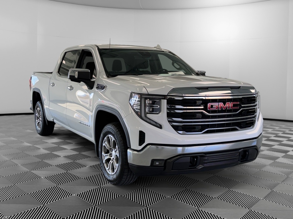 2024 GMC Sierra SLT's photo