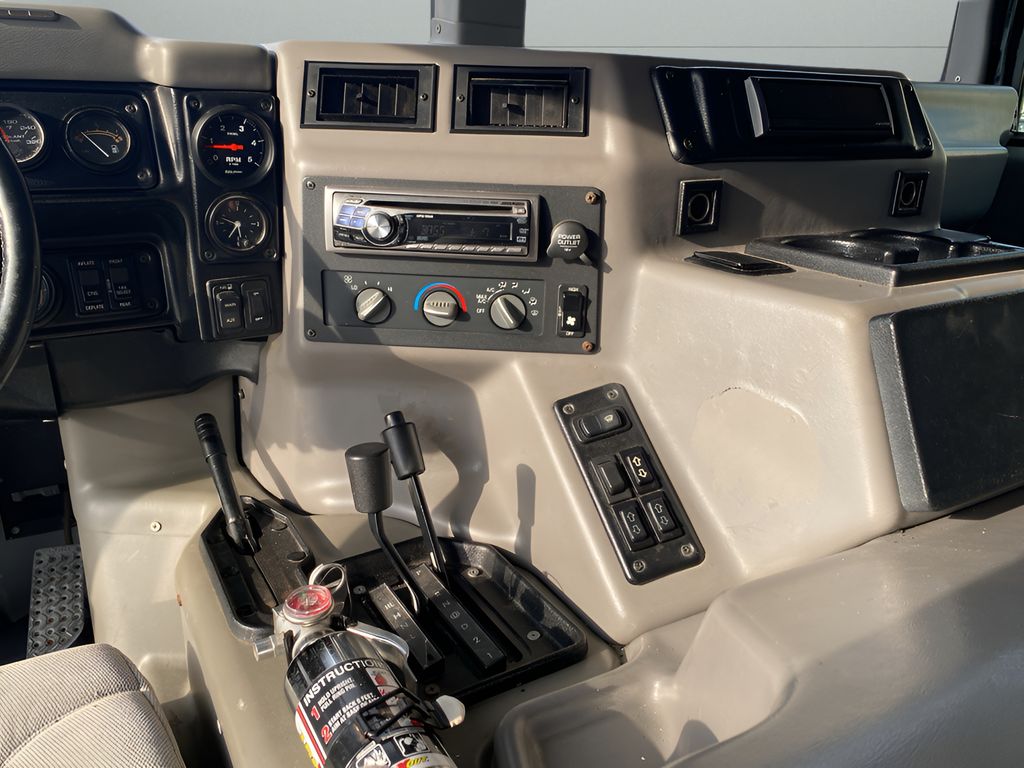 2000 Hummer H1 1 1/4 ton photo 9