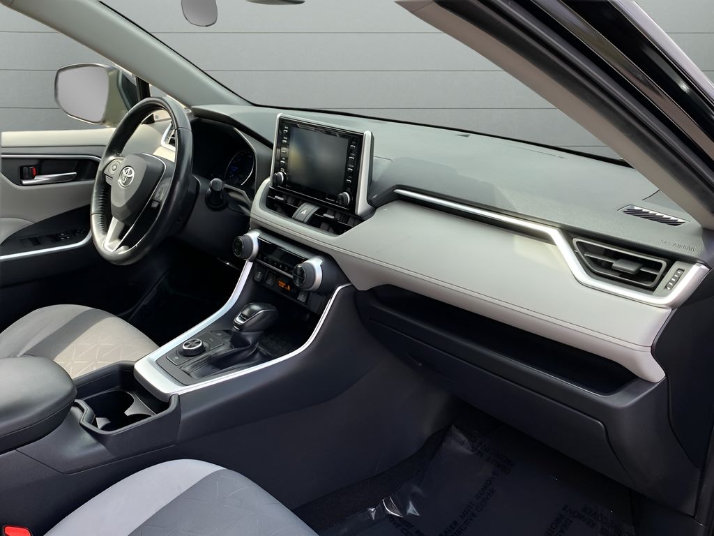 2019 Toyota RAV4 Hybrid XLE photo 31