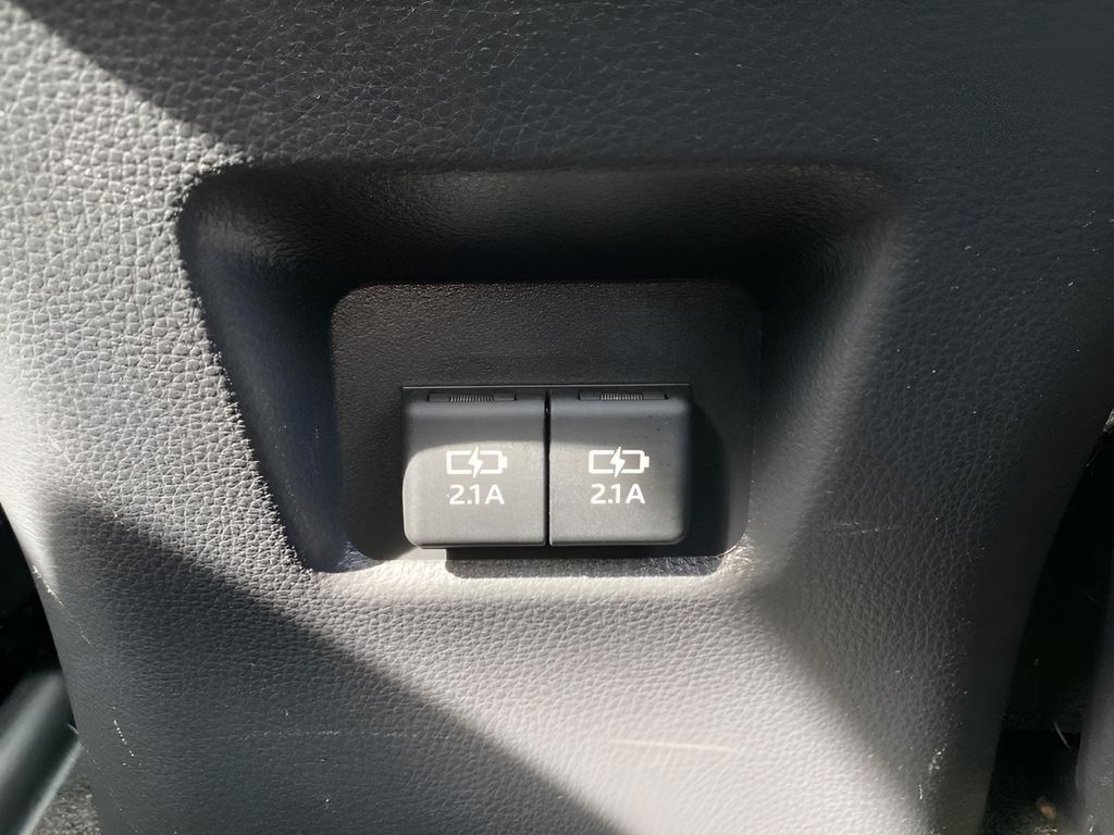 2019 Toyota RAV4 Hybrid XLE photo 21