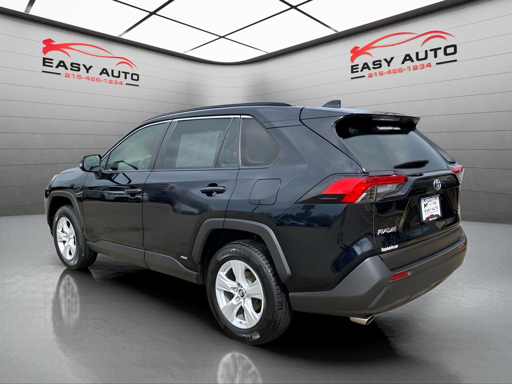 2019 Toyota RAV4 Hybrid XLE photo 4