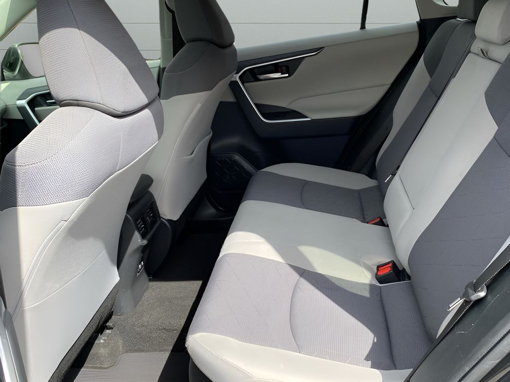 2019 Toyota RAV4 Hybrid XLE photo 13