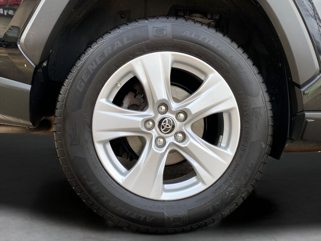 2019 Toyota RAV4 Hybrid XLE photo 36