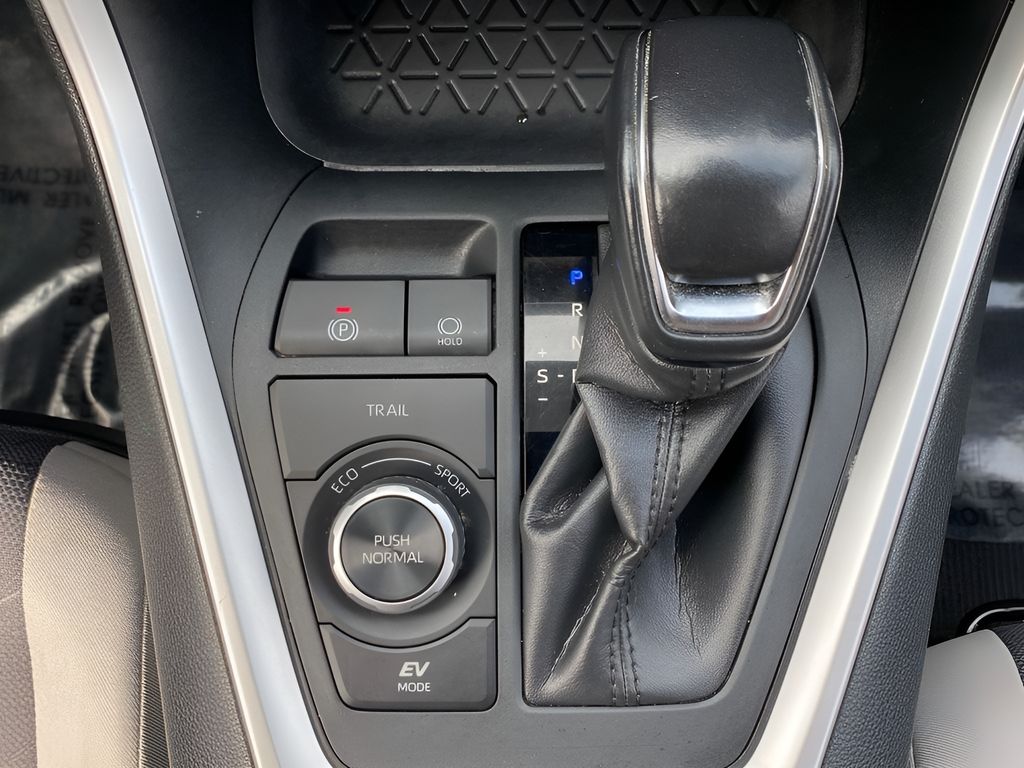 2019 Toyota RAV4 Hybrid XLE photo 28