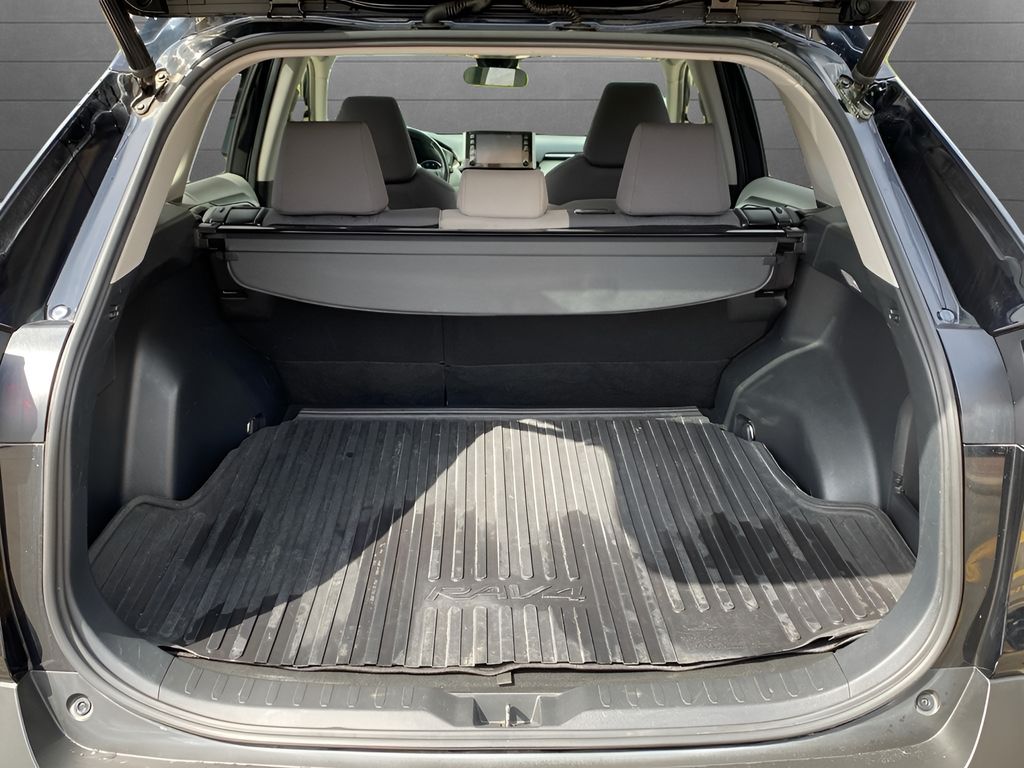 2019 Toyota RAV4 Hybrid XLE photo 15