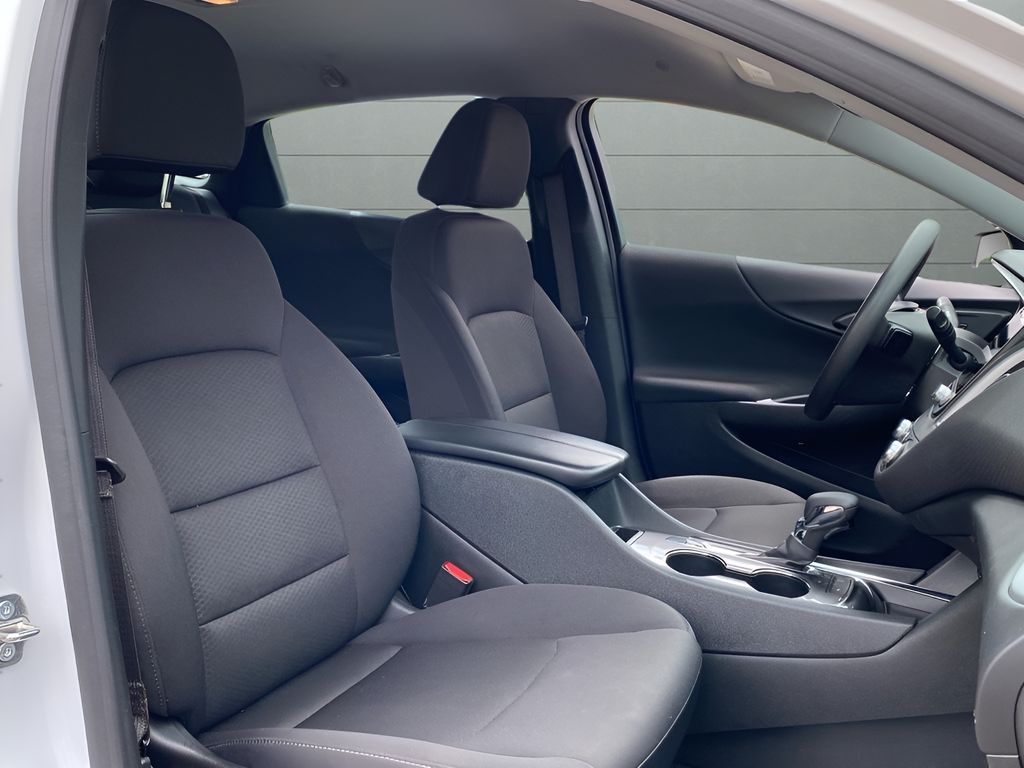 2024 Chevrolet Malibu 1LT photo 18