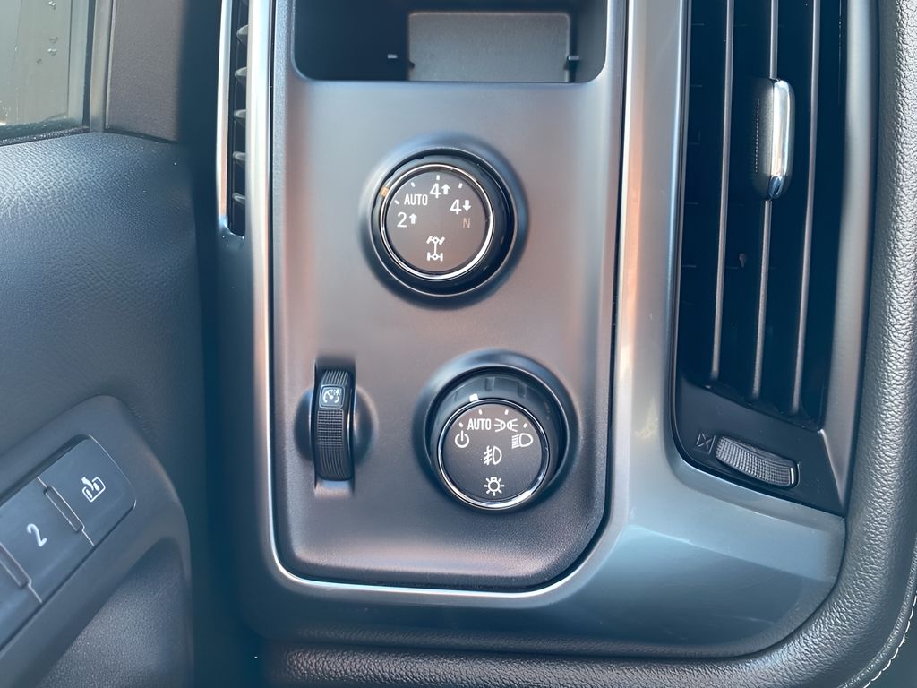 2016 Chevrolet Silverado 1500 LTZ photo 17