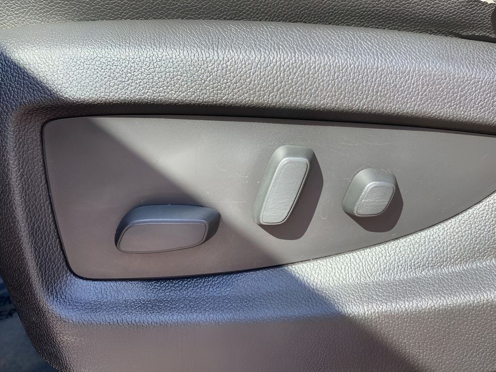 2016 Chevrolet Silverado 1500 LTZ photo 24