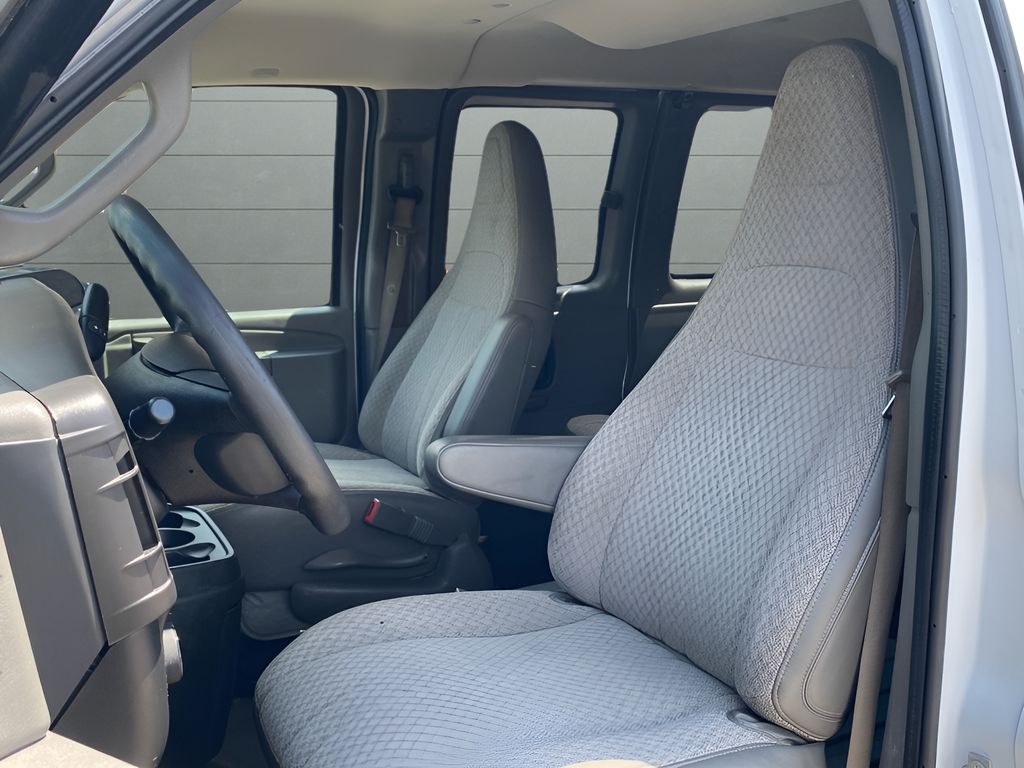 2019 Chevrolet Express 3500 LT - photo 9