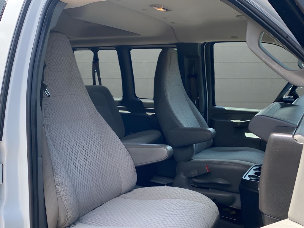 2019 Chevrolet Express 3500 LT - photo 16