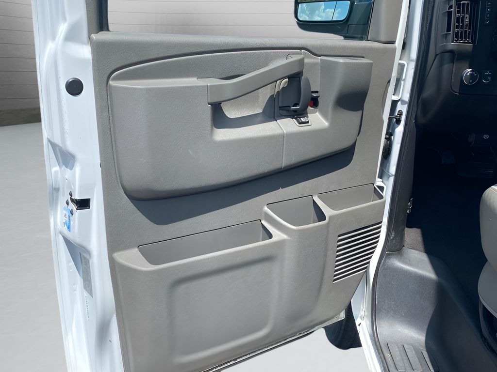 2019 Chevrolet Express 3500 LT - photo 8
