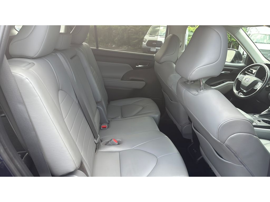 2020 Toyota Highlander XLE photo 24