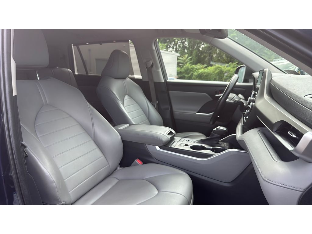 2020 Toyota Highlander XLE photo 21