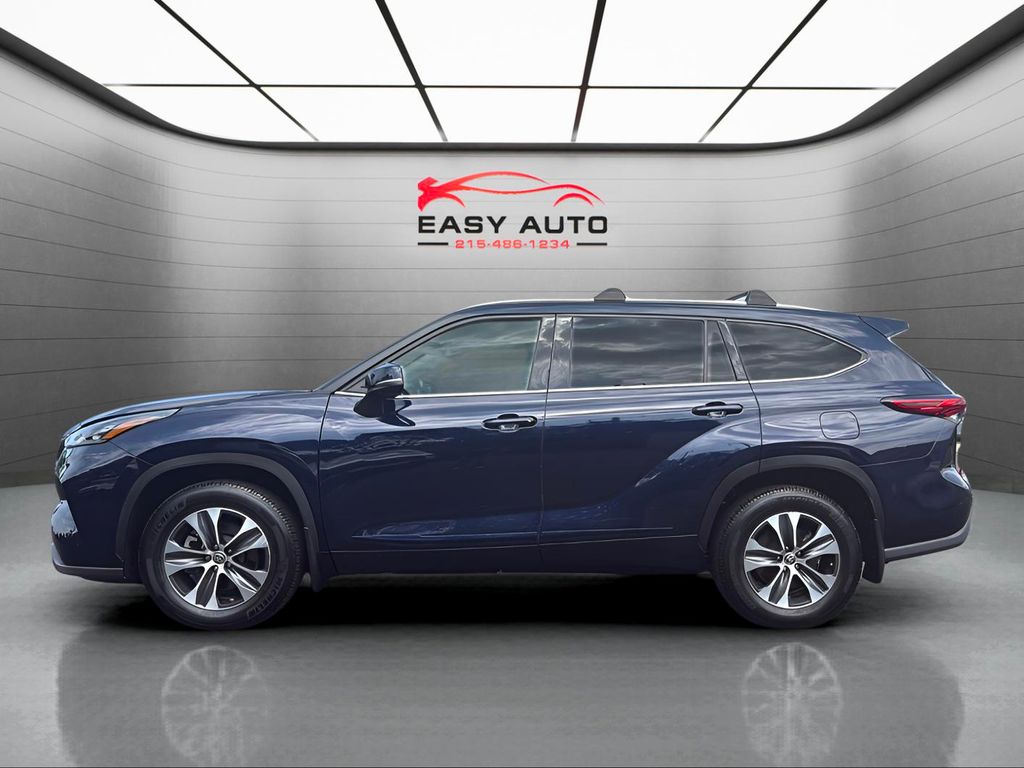 2020 Toyota Highlander XLE photo 2