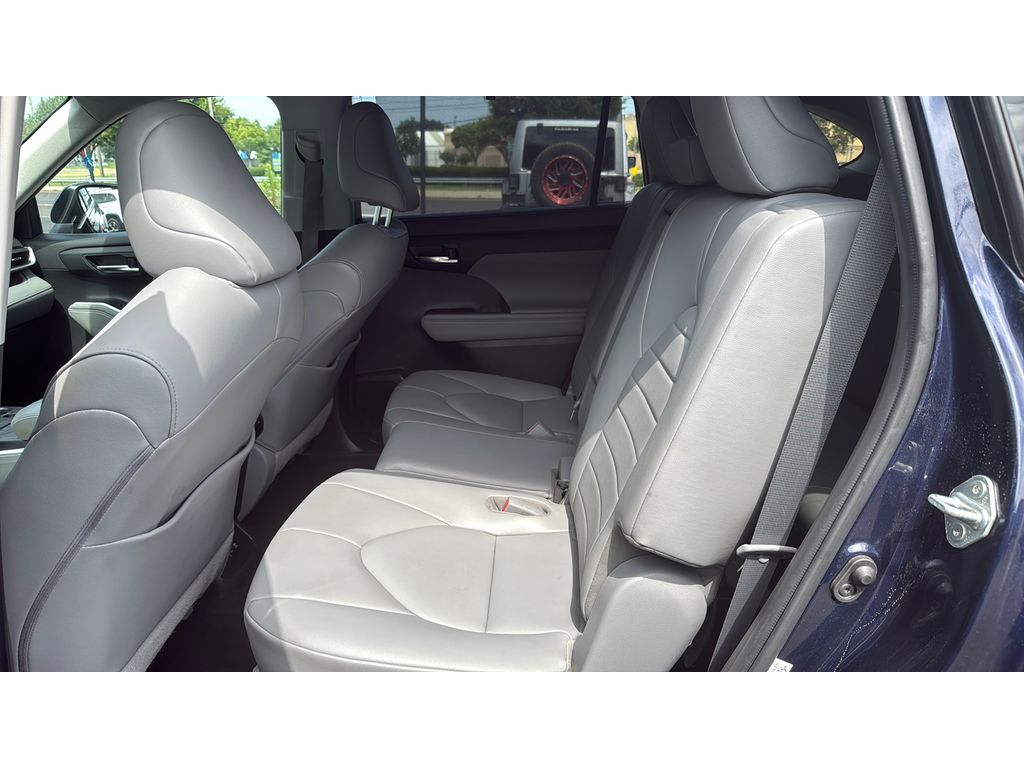 2020 Toyota Highlander XLE photo 27