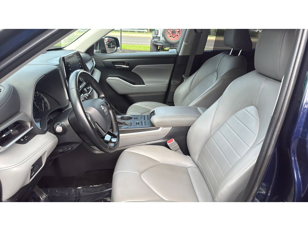 2020 Toyota Highlander XLE photo 15