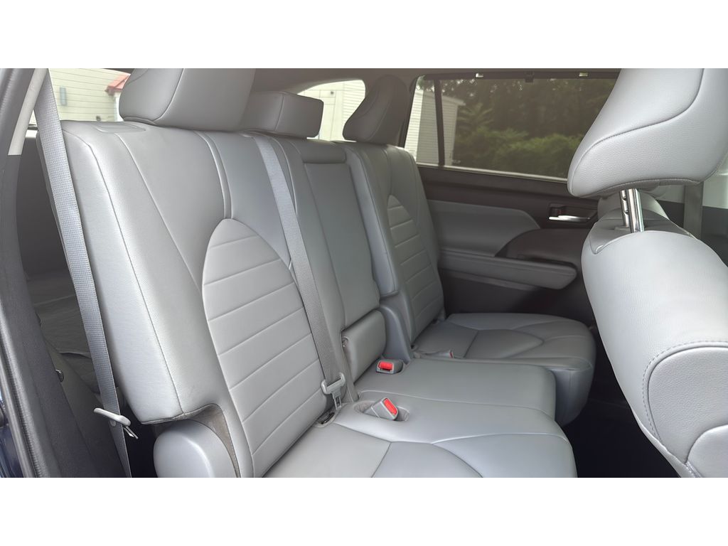 2020 Toyota Highlander XLE photo 23