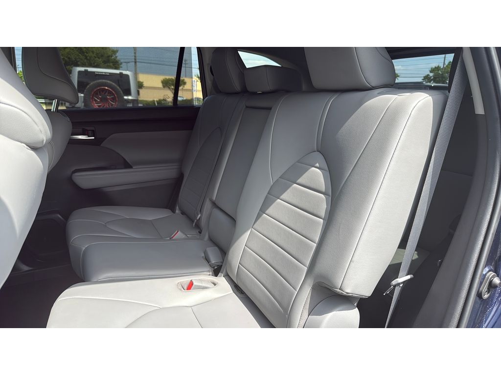 2020 Toyota Highlander XLE photo 26