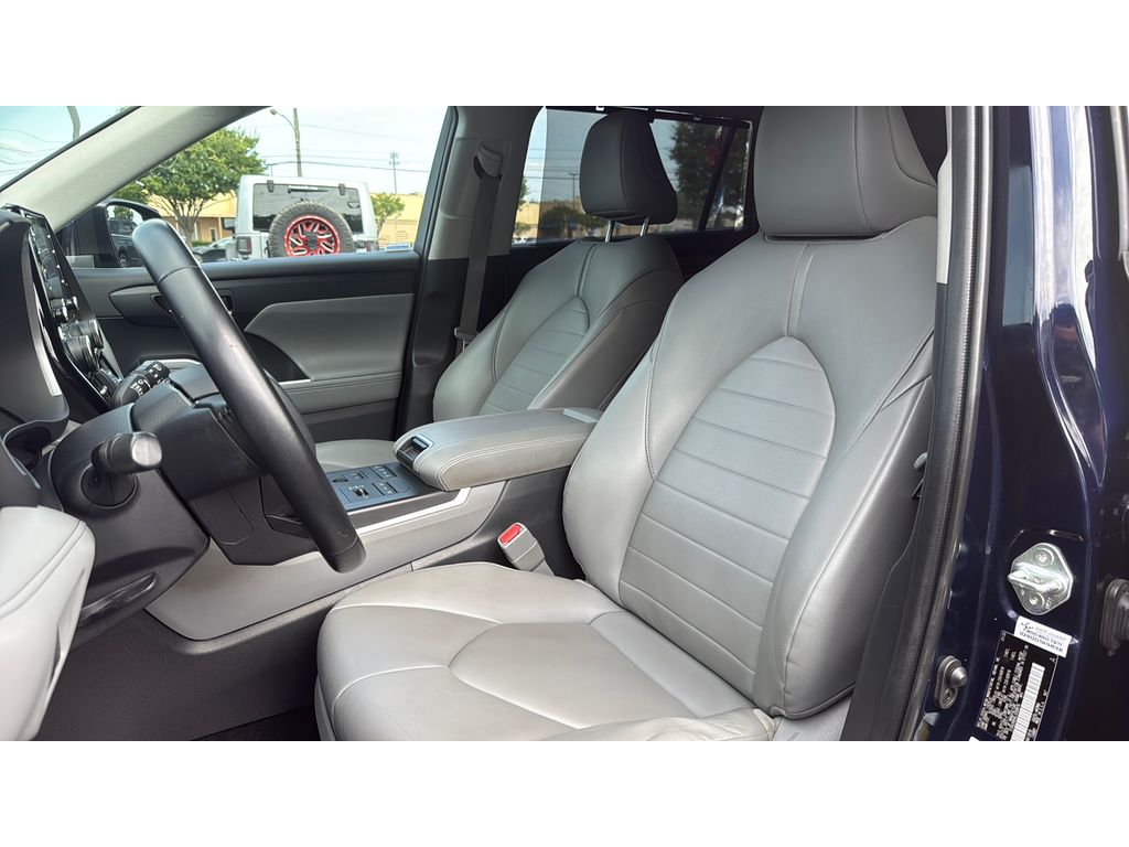 2020 Toyota Highlander XLE photo 14