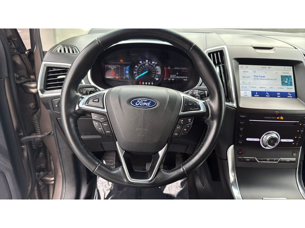 2019 Ford Edge Titanium photo 19