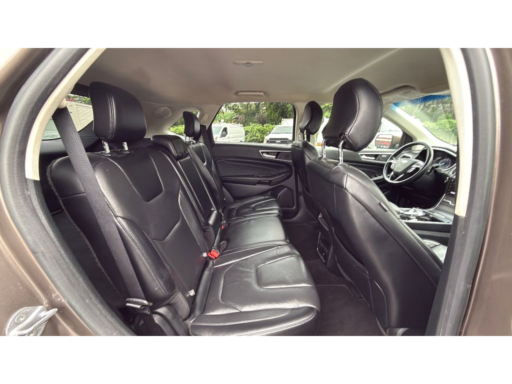 2019 Ford Edge Titanium photo 25