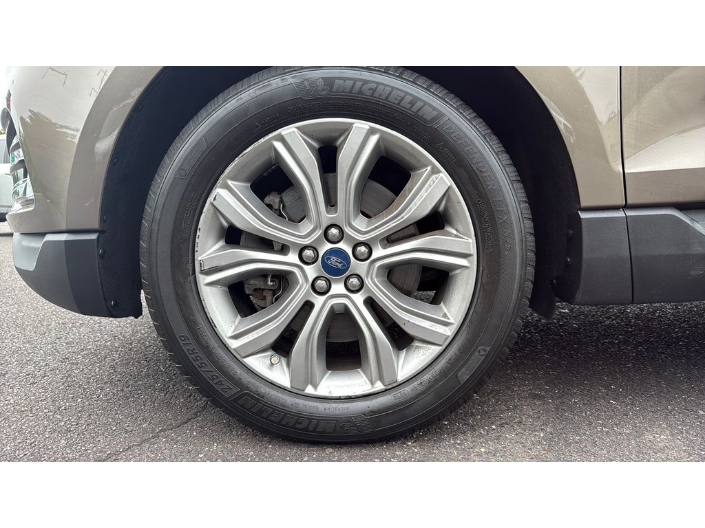 2019 Ford Edge Titanium photo 8