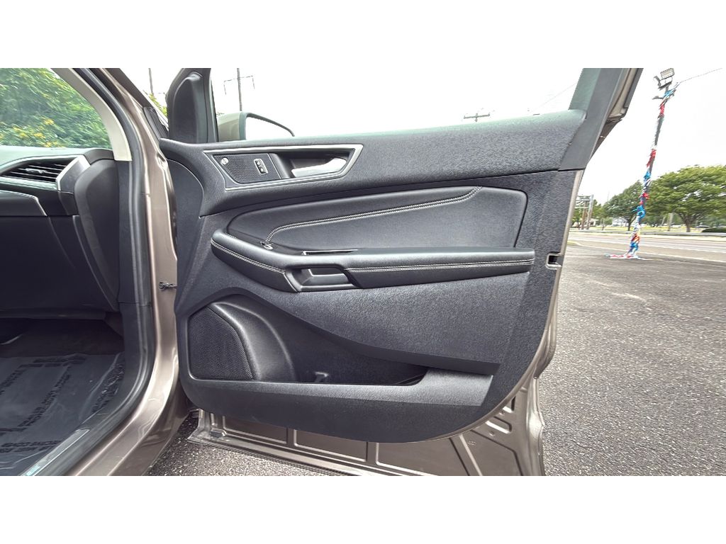 2019 Ford Edge Titanium photo 21