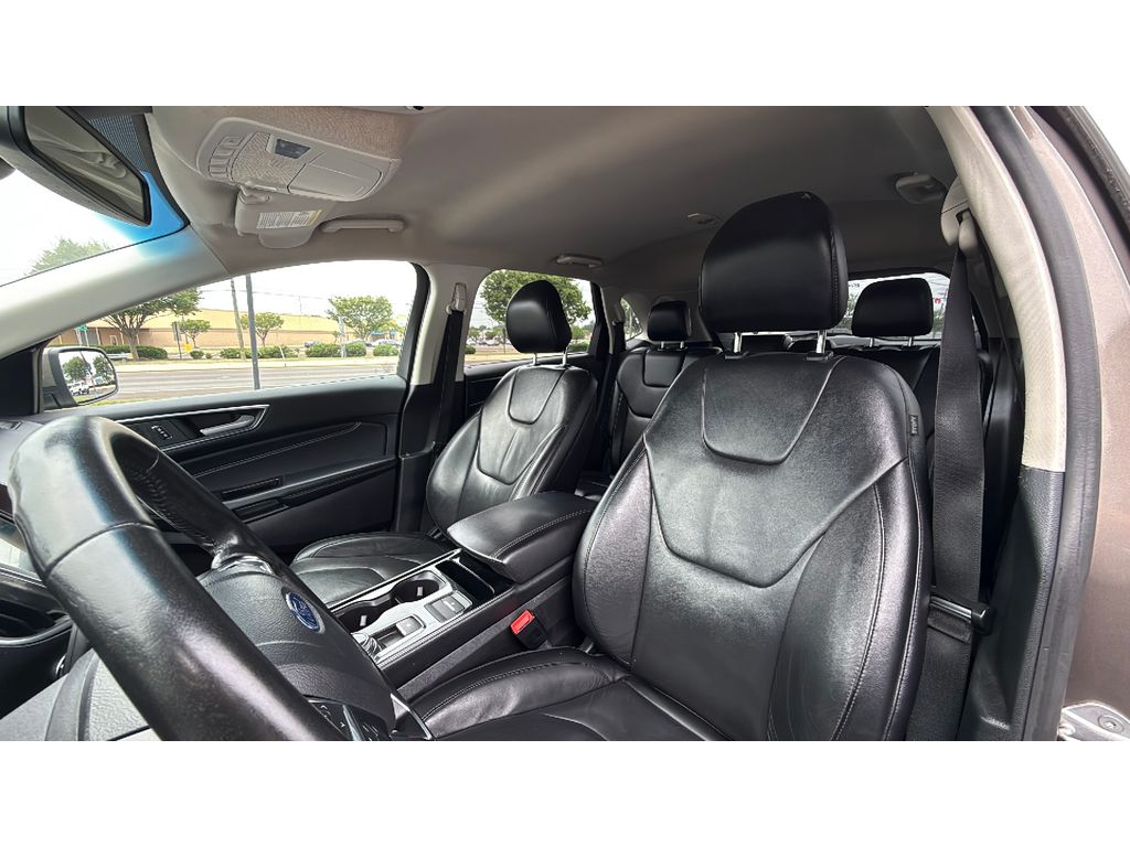 2019 Ford Edge Titanium photo 11