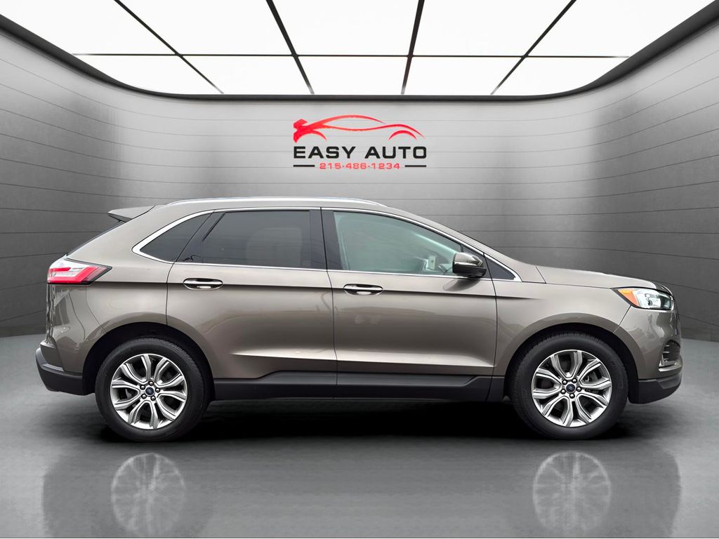 2019 Ford Edge Titanium photo 3