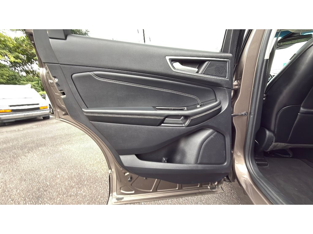 2019 Ford Edge Titanium photo 28