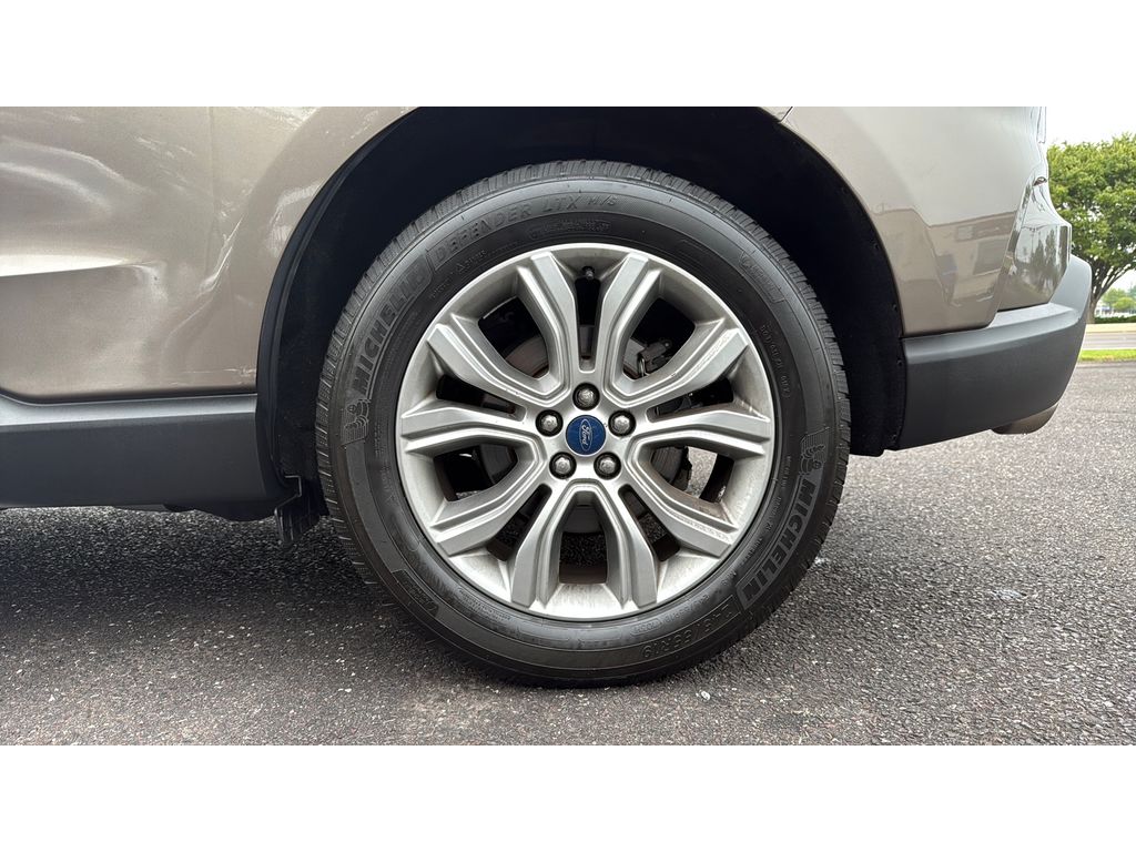 2019 Ford Edge Titanium photo 7