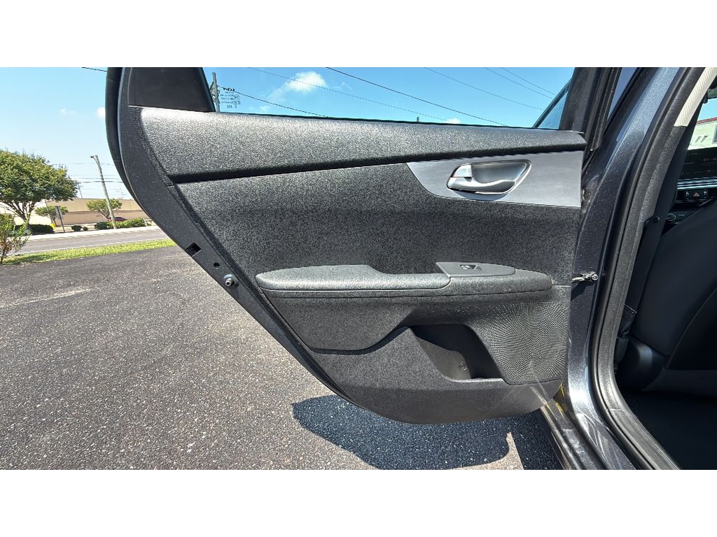 2023 Kia Forte LXS - photo 8