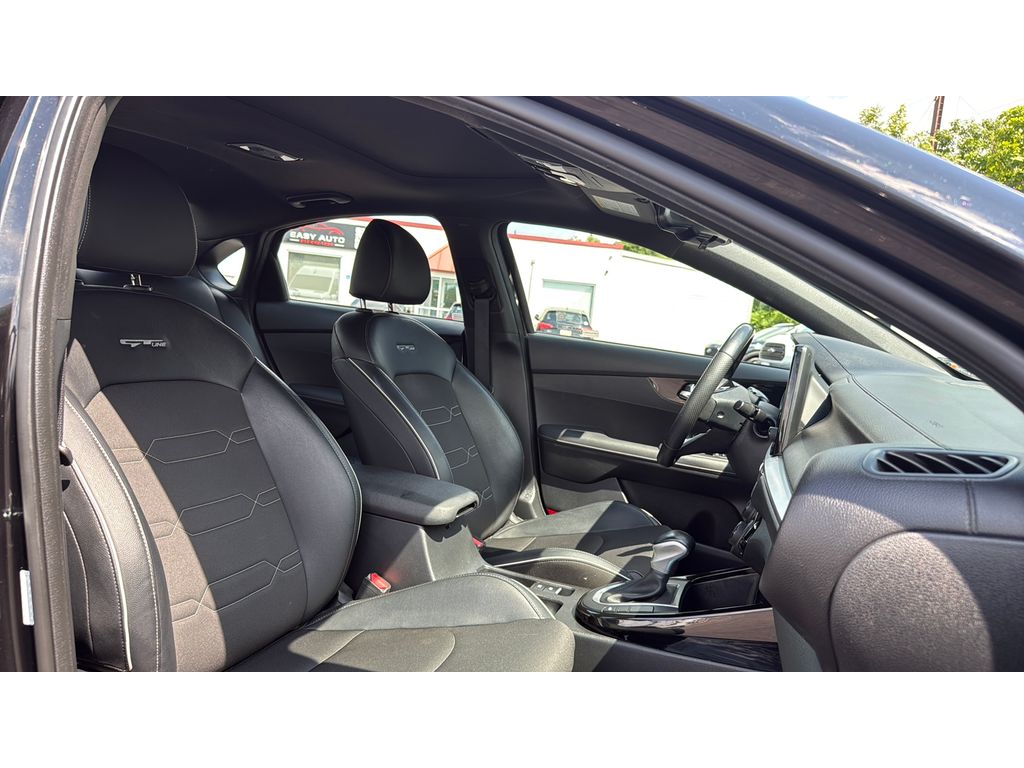 2022 Kia Forte GT-Line photo 15
