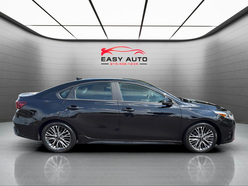 2022 Kia Forte GT-Line photo 4