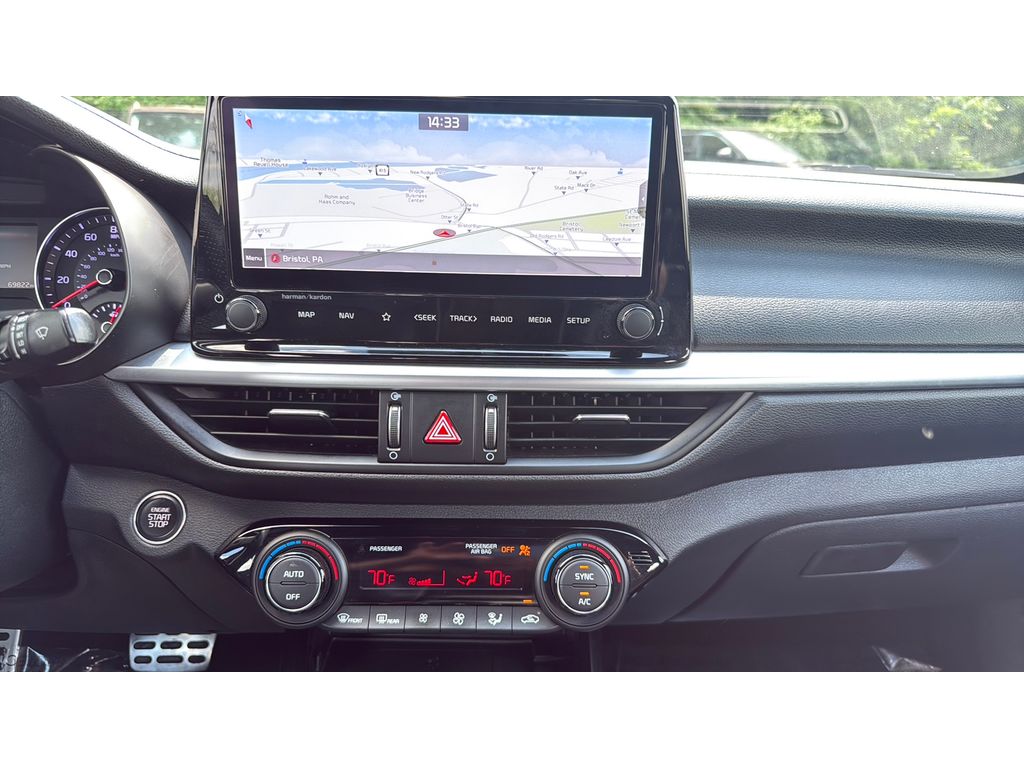 2022 Kia Forte GT-Line photo 10
