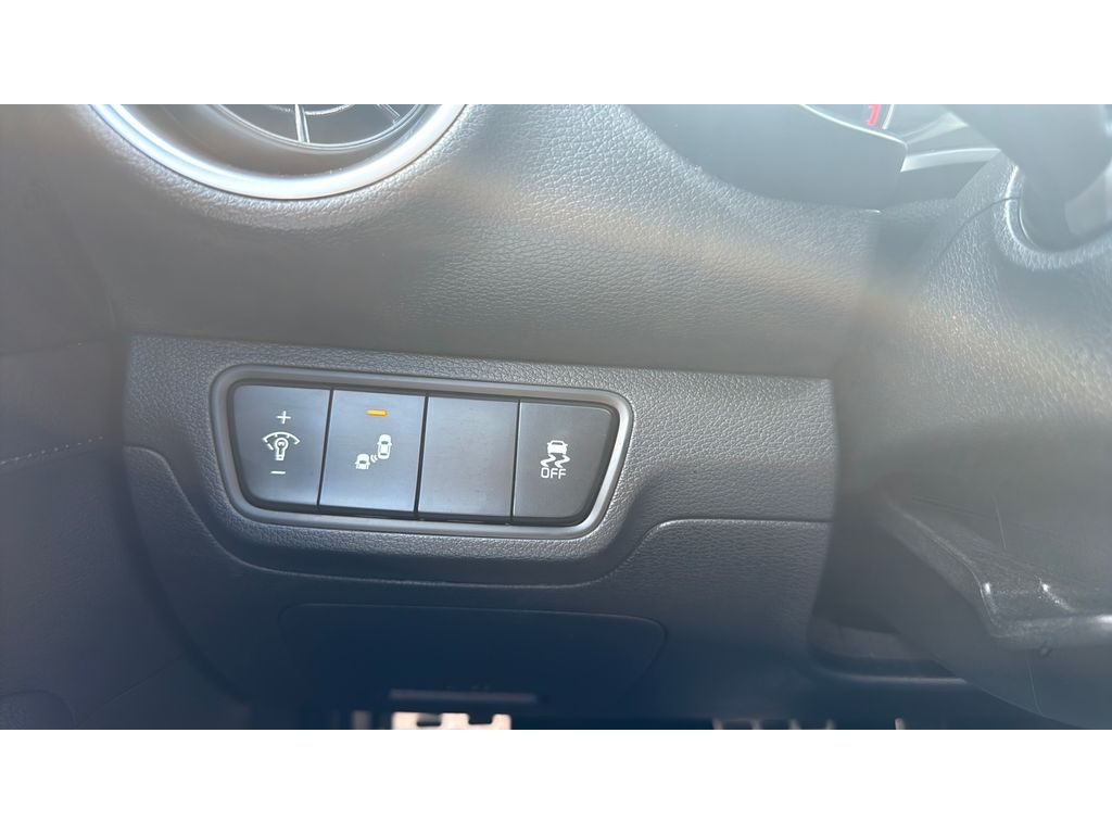 2022 Kia Forte GT-Line photo 13