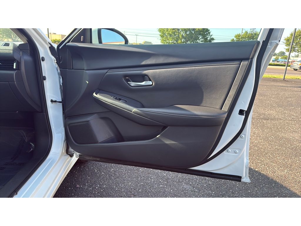 2024 Nissan Sentra SV photo 14