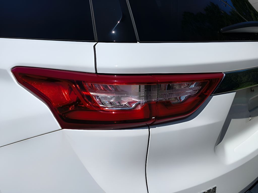 2020 Chevrolet Traverse LS - Summit White exterior view 4