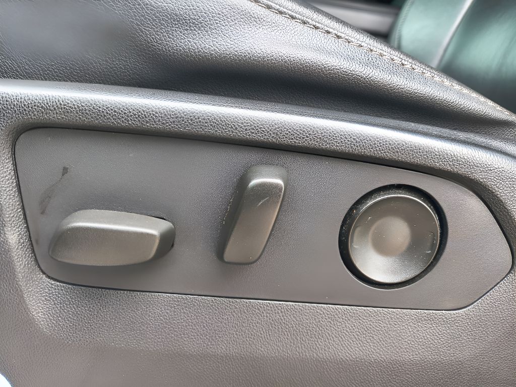 2021 Chevrolet Tahoe LT - Summit White exterior view 11