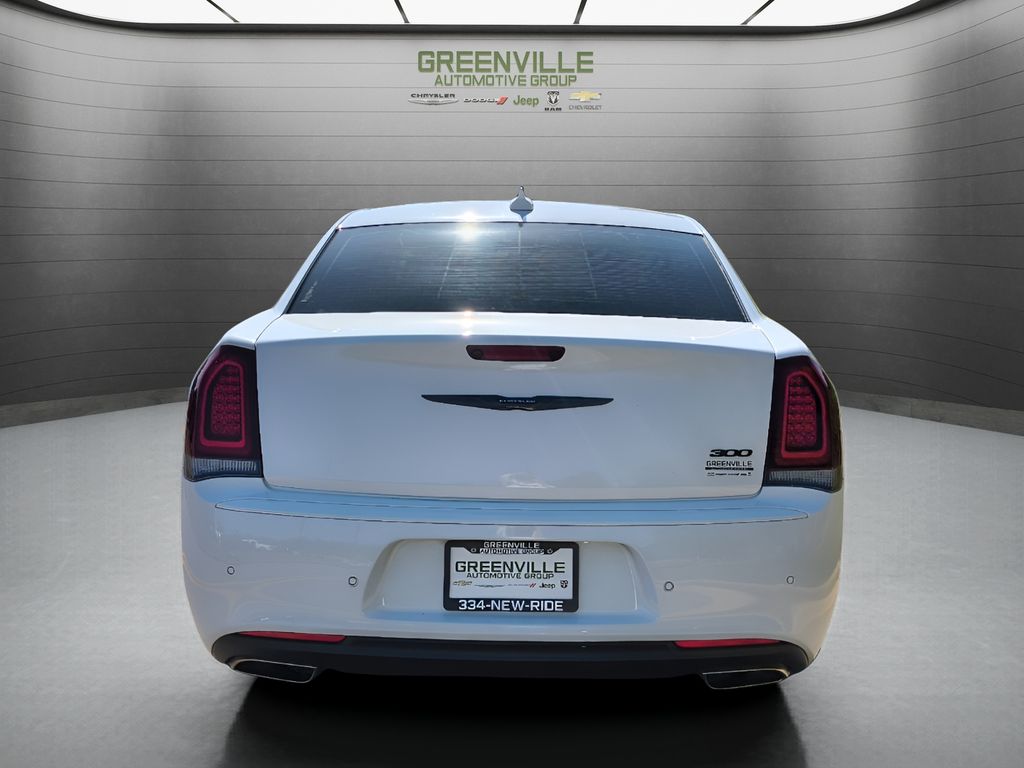 2022 Chrysler 300 Touring L - Bright White Clearcoat exterior view 4