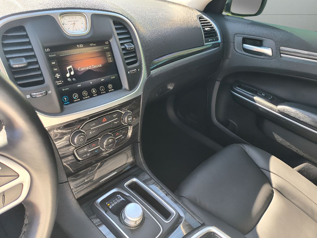 2022 Chrysler 300 Touring L - Bright White Clearcoat exterior view 17