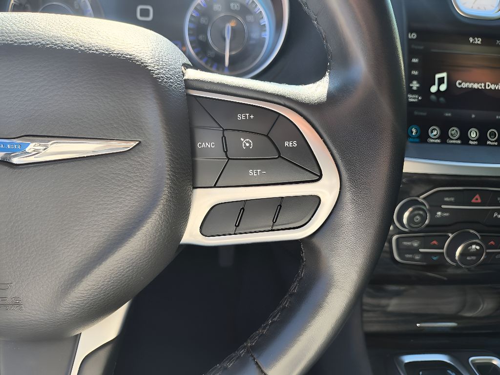 2022 Chrysler 300 Touring L - Bright White Clearcoat exterior view 15