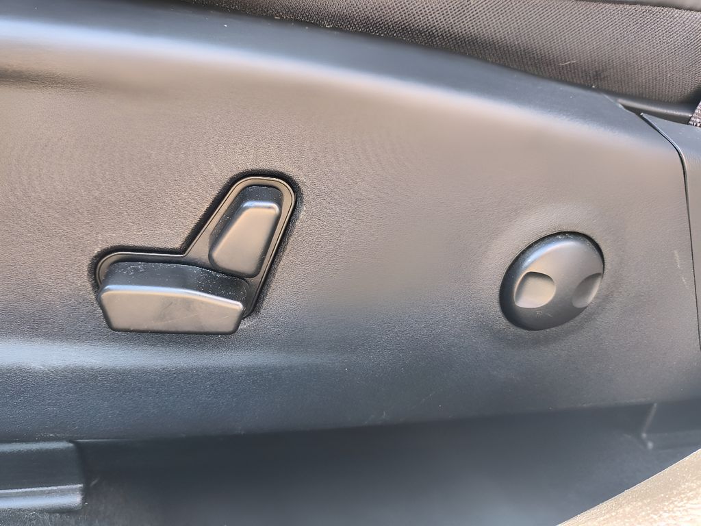 2022 Chrysler 300 Touring L - Bright White Clearcoat exterior view 12